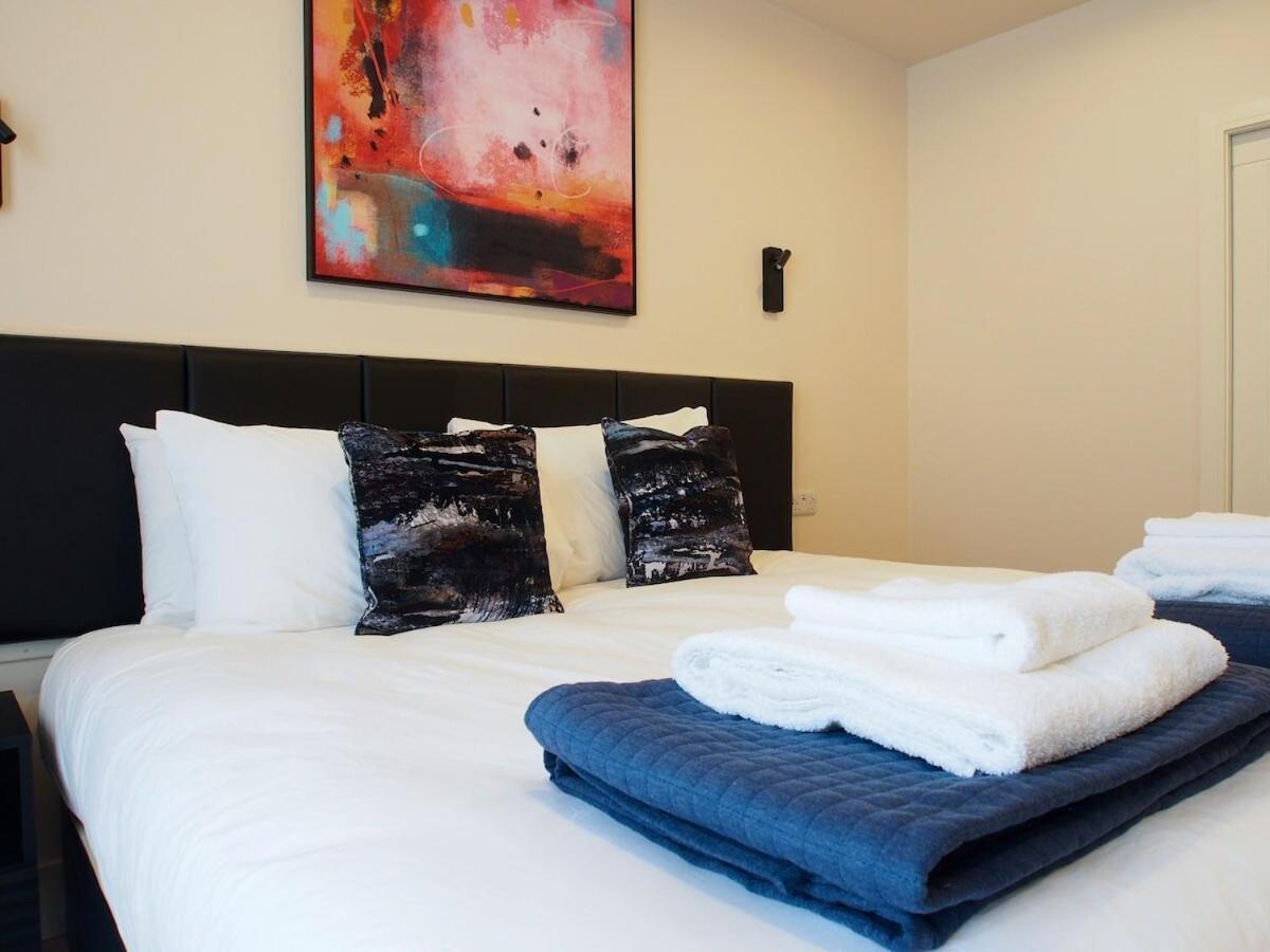 Chic And Classy On Easter Road - Flat 1, Elgin House Apartment *