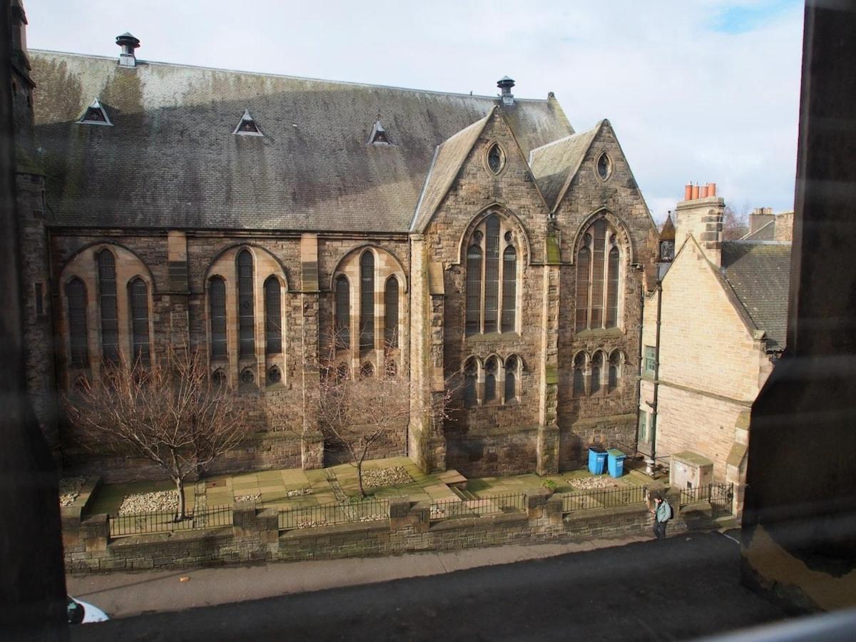 Chic And Classy On Easter Road - Flat 1, Elgin House Apartment *